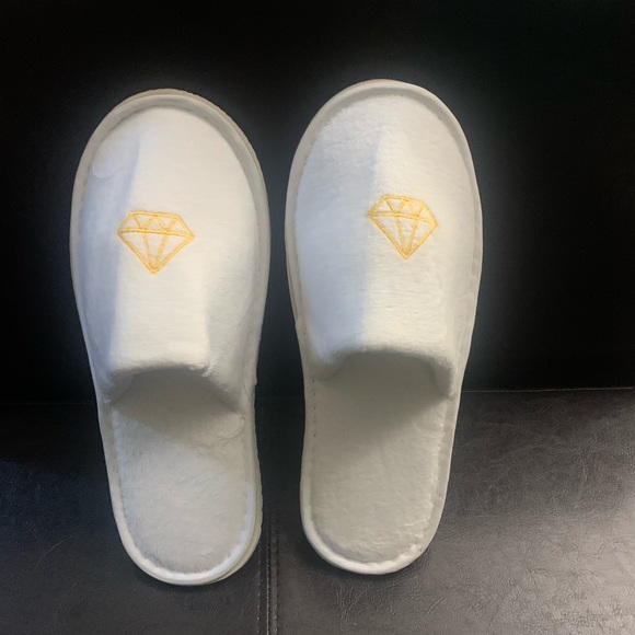 👰🏼2 for $20👰🏽 NWOT Diamond bridal slippers - Picture 3 of 3